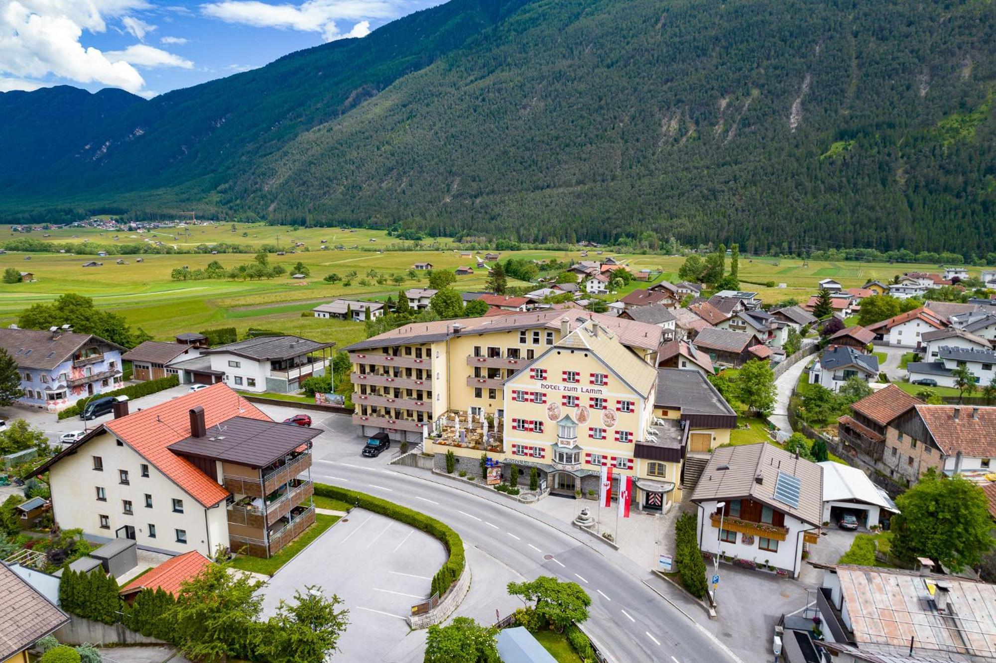 Hotel Zum Lamm Tarrenz Eksteriør billede